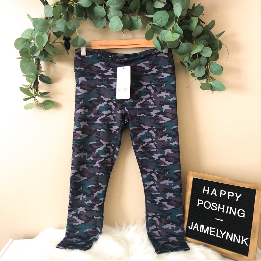 ✨SALE✨NWT Fabletics Camo Capri Leggings
